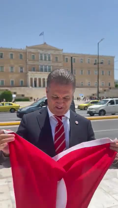 ΤΟΥΡΚΙΚΗ ΣΗΜΑΙΑ ΕΞΩ ΑΠΤΗΝ ΒΟΥΛΗ.