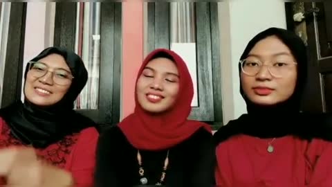 3 girls sing together