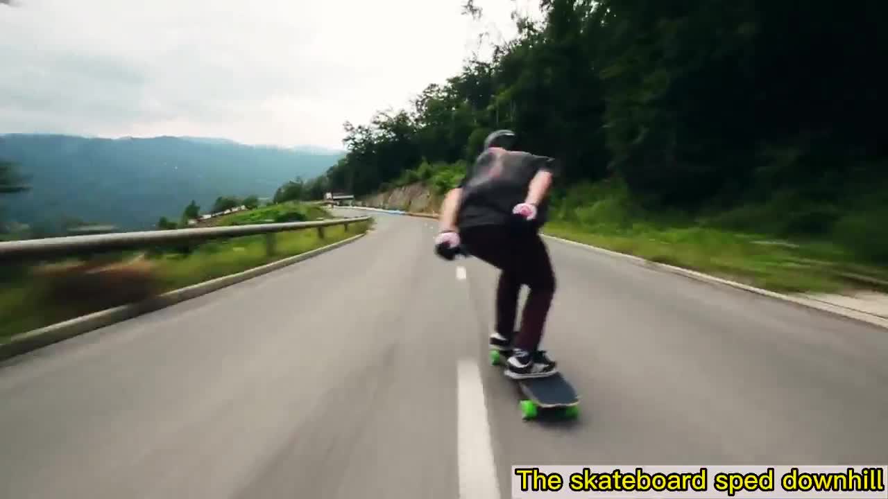 The skateboard sped downhill （2）