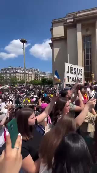 FRANCE 🇫🇷 Following Satanic demonstrations at the Paris Olympics, a Jesus worship service broke out