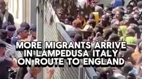 African invaders push through the Italian borders with their aim being welfare in the UK.mp4