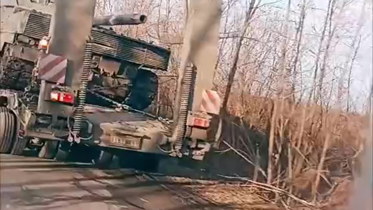 The German MAN HX81 8x8 truck with a German Leopard 2A6 tank