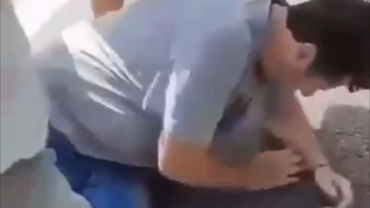 STATO DI POLIZIA. Bosco di Gallarate. Ecco cosa fanno gli agenti contro un libero cittadino.
