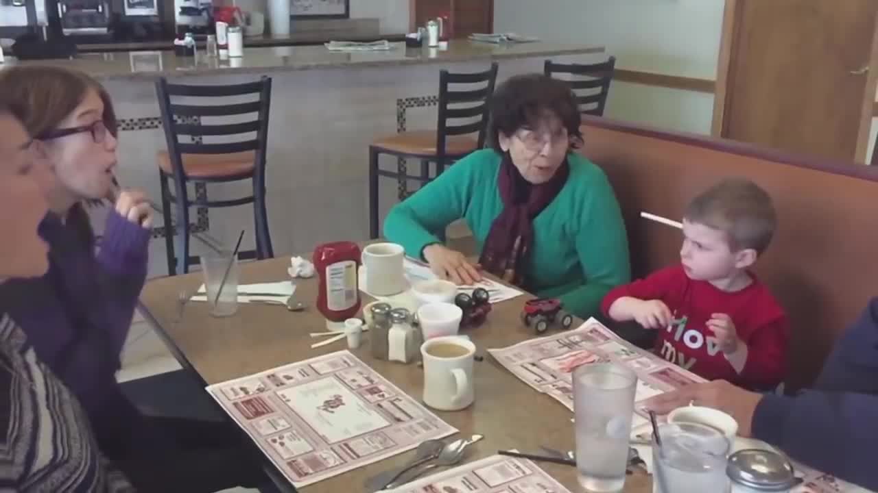 JOKES WITH CHILDREN! Try not to laugh chelenge!