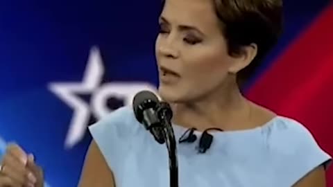Kari Lake gets up on stage.... goes scorched earth on political ᴇɴᴇᴍɪᴇꜱ