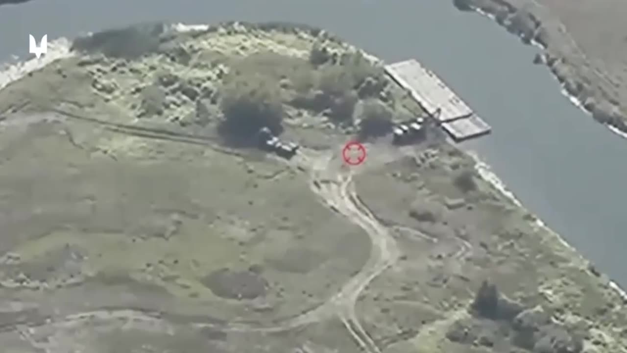 💥🔥 M142 HIMARS strikes with GMLRS missiles and cluster missiles on Russian