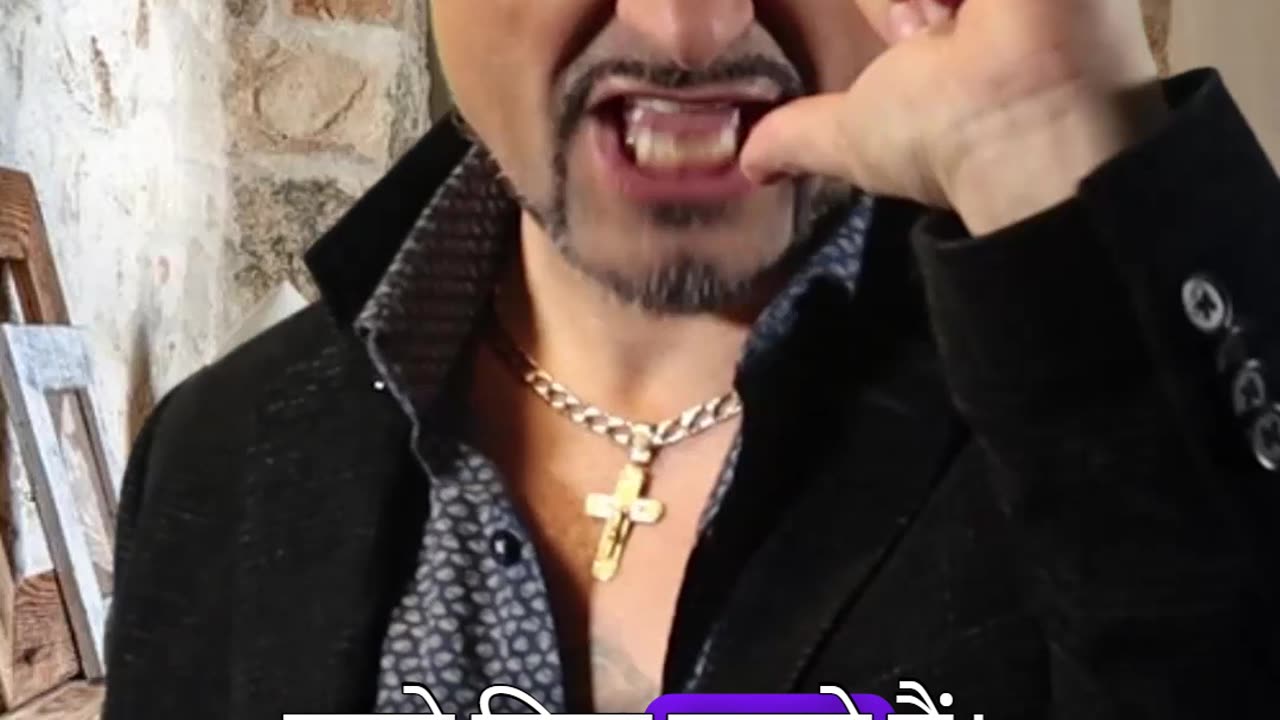 Italian Hand Gestures! Is walay ka matlab hai "Chalo peete hain"