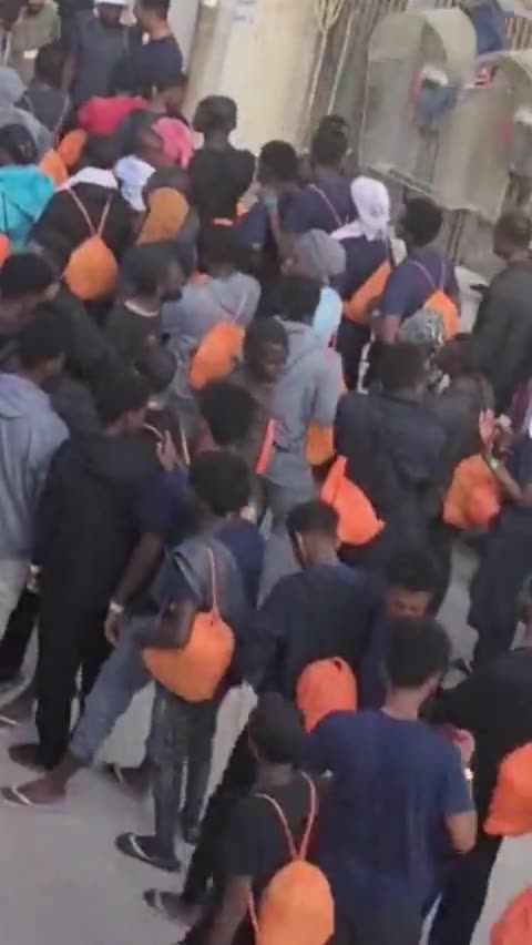 Lampedusa island In the last few hours received an additional 1300+ illegal Muslim immigrants