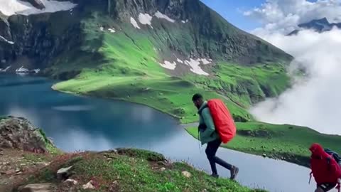 A piece of heaven on earth 📌 Rattigali Lake, Kashmir.