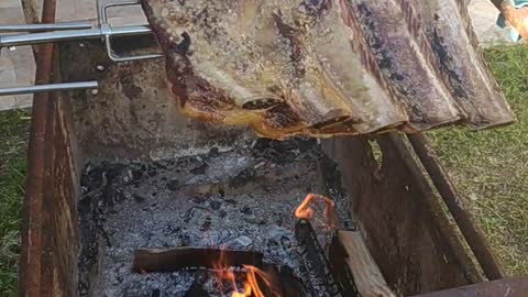 Whole rib on firewood