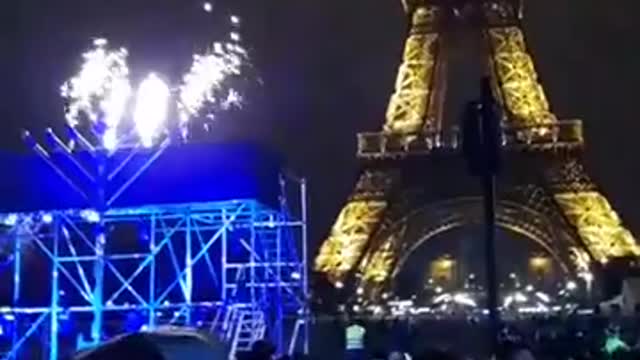Menorah affreuse en France tellement laïque de suprémacisme