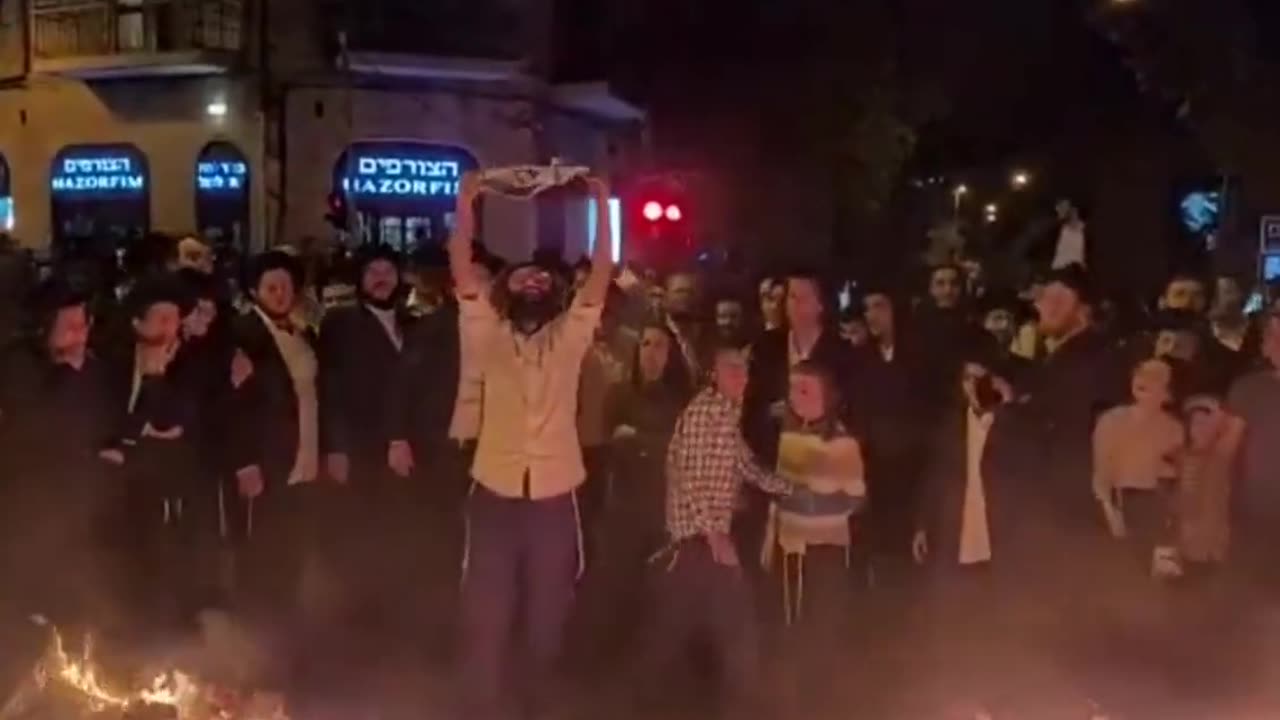 Orthodox Jews burned Israeli flags today in Jerusalem