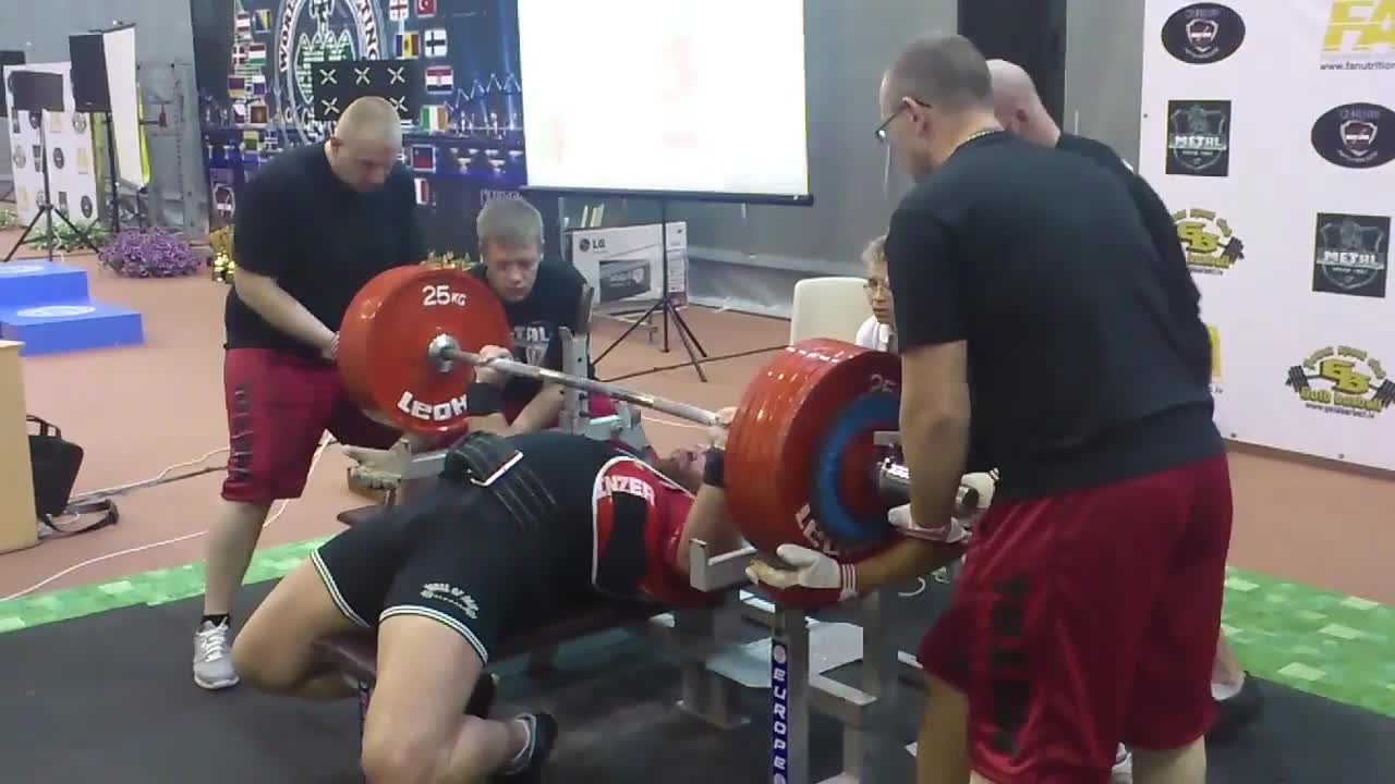 300kg benchpress Peter Hallberg SWE