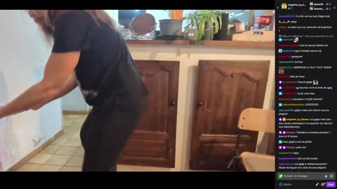 2022-10-22 (1bis) - Petit live danse extatique - Twitch Triskelina (version avec chat)