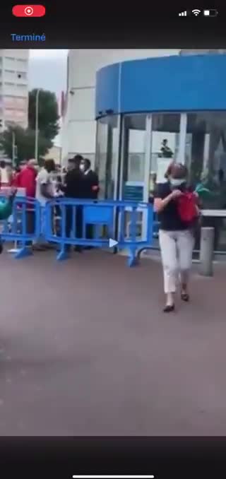 NO Entry To Shopping Centre In France Without Vax Proof