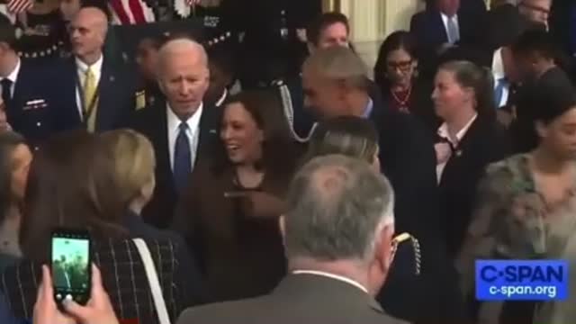 😂 Obama blanks Biden voice over