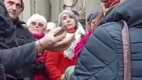 DUOMO DI FIRENZE: PROTESTA PER PAGAMENTO SOLO IN MONETA DIGITALE