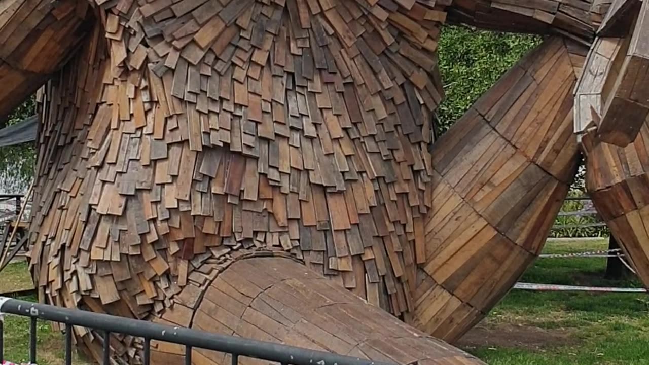 Wooden Troll Sculpture in Santiago 🧌🌳🇨🇱