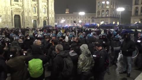 Robert Kennedy Jnr and his speech in Milan, Italy - "No Green Pass" protestors