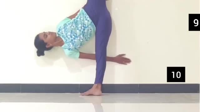 What a Flexible Body This Yoga Girl Is. Look at Her Making a Clock Shape