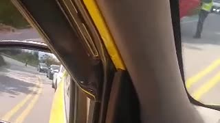 Carro se accidentó en la vía al Aeropuerto Palonegro