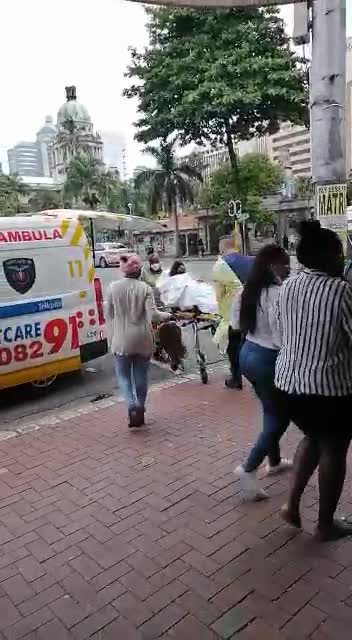 Durban Metro cop delivers baby on Durban CBD sidewalk
