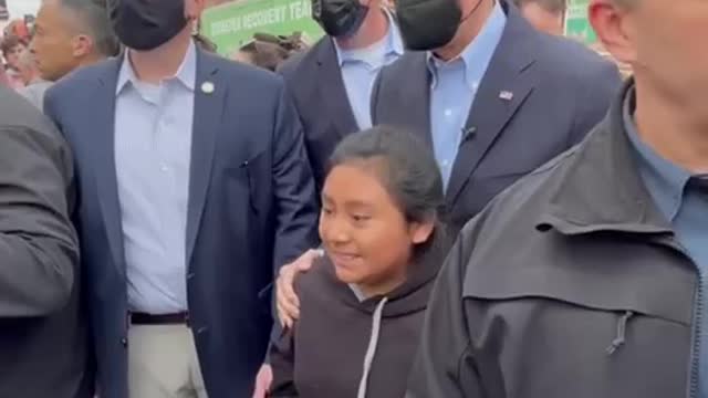 Pedo Joe Groping on Children 🤮🤮