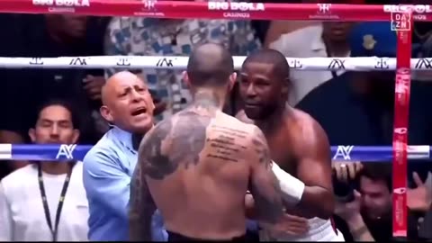 Floyd Mayweather just fired the ref for a bad call in the middle of the fight