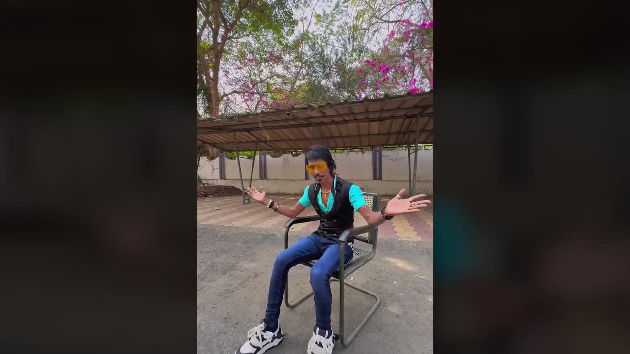 VADA PAV AUR CHAI 😍 CARRYMINATI