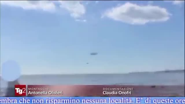 Un UFO passa per tutta l' Italia