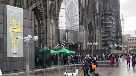 Christmas Eve at Cologne Cathedral - Vaccination is taking place and people are lining up
