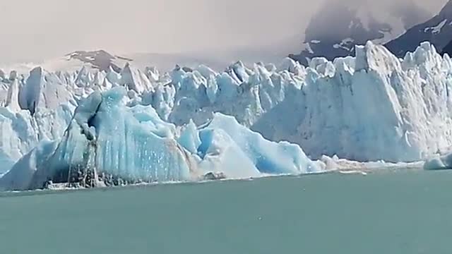 A monster appeared when the iceberg turned inside out ...