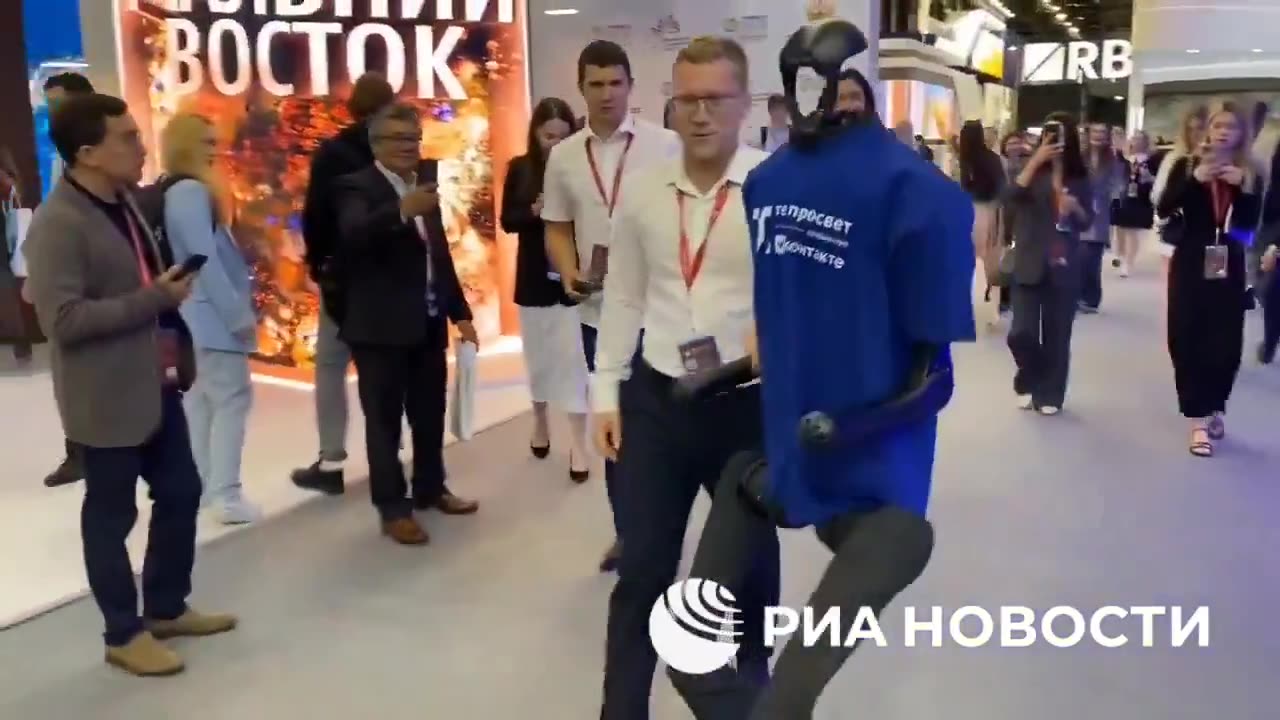 2000 hours of footage Russia was able to train an AI walking robot, to walk like Joe Biden!