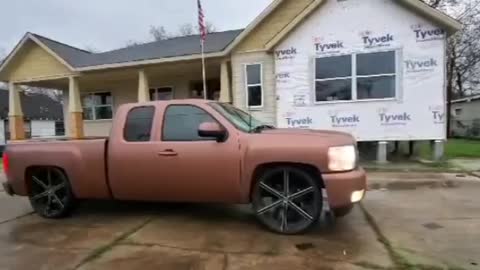 Burnout on bagged 28s Silverado