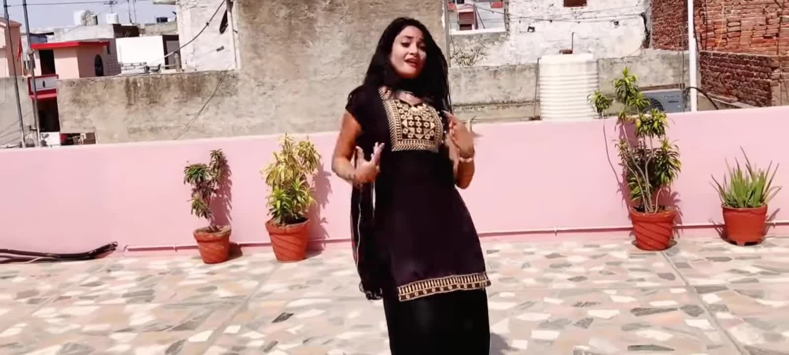 Halka dupatta Tera muh dikhe // dance cover by //neelu maurya