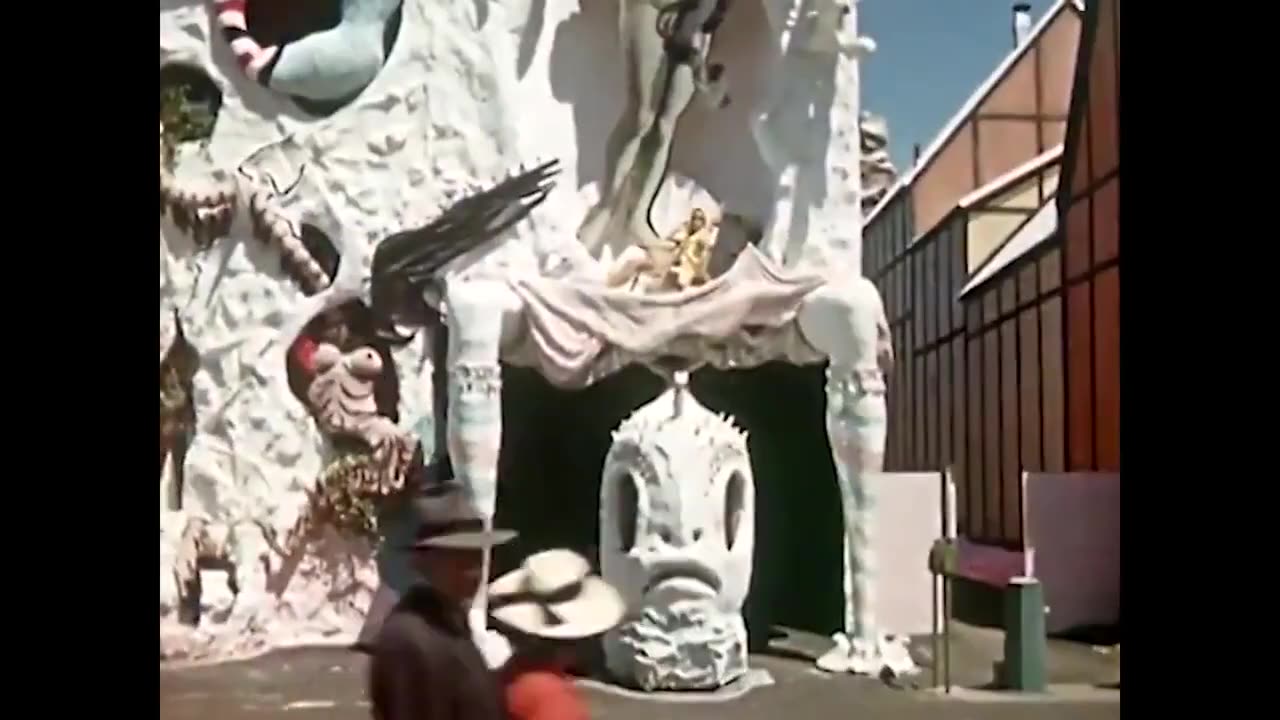 Salvador Dalí's imaginative Dream of Venus installation debuted at the 1939 New York World's Fair