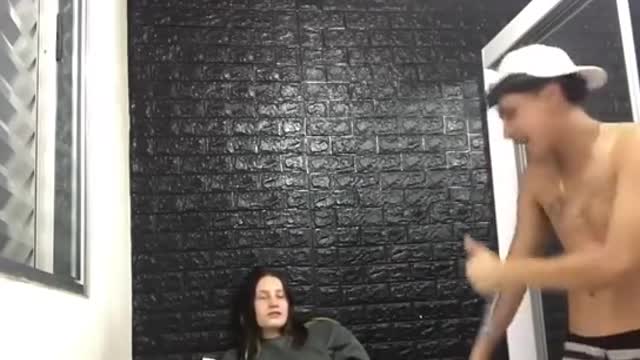 PEDIU PRA NAMORADA BATER UMA PRA ELEπππ