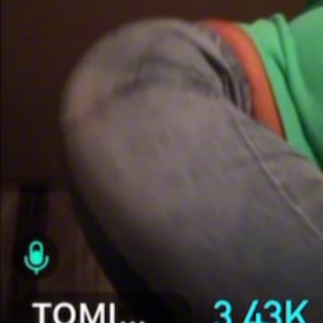 TOMIKAY TWERKING WHILE LADY BEE READS HER DOWN BOOTS