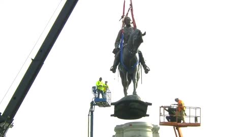 Robert E. Lee Statue Is Removed In Richmond, Virginia, As Woke Crowd Celebrates