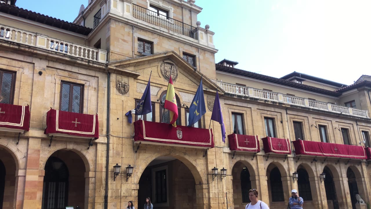 Paseo en tren por Oviedo.