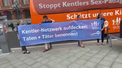 Störaktionen bei Demo gegen Kindesmissbrauch: Antifa und Berliner Polizei – beste Freunde?