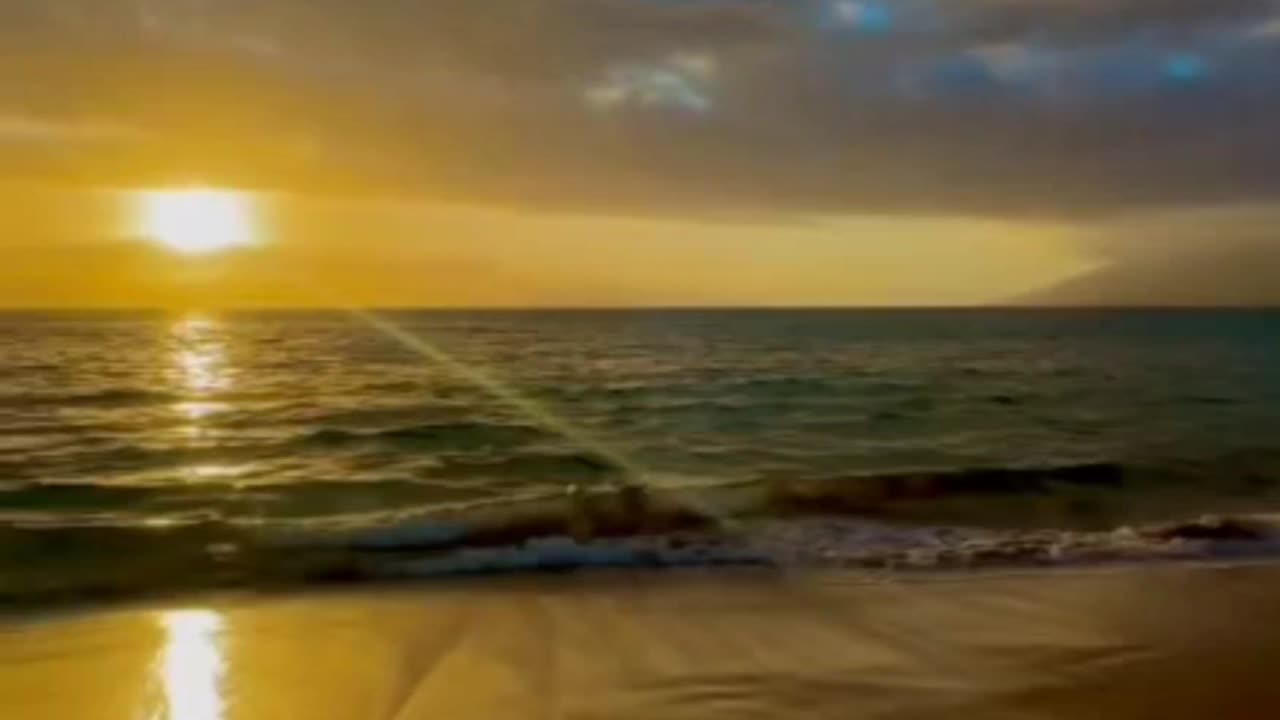 📍Mokapu Beach sunset 🌞 Maui, Hawaii 🌺