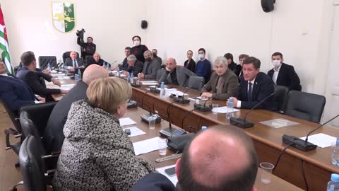 В Абхазии проголосовали против лишения неприкосновенности Алмасхана Ардзинба и Гарри Кокая