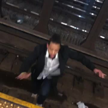 Drunk man walks across subway train tracks onto platform at 3am