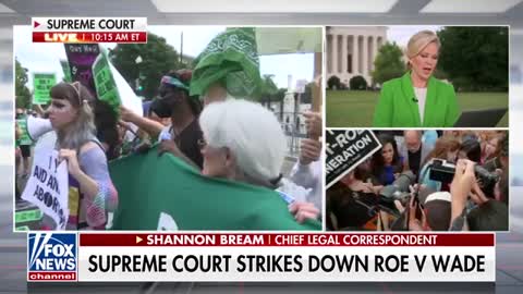 Supreme Court strikes down Roe v. Wade