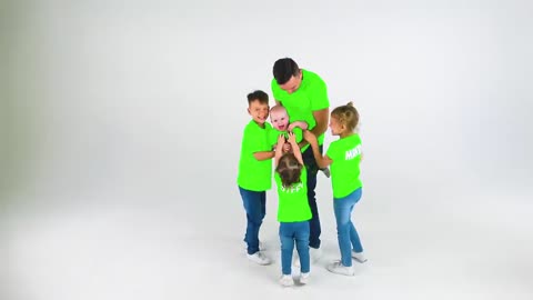 Color Song with Papa and Four Kids