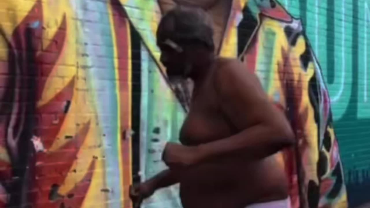 Mural Magic: Homeless Rapper's Surprise Freestyle #rap #freestyle #viral #unexpected #comedy