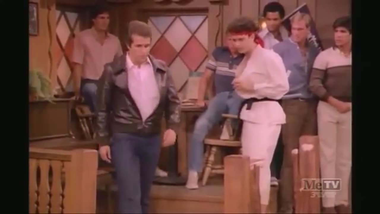 Fonzie fights Tom Hanks in 1982's Happy Days "A Little Case of Revenge"