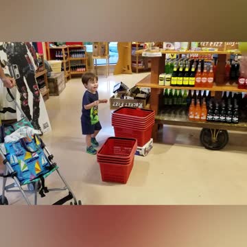 Little Boy Jumps Out Of His Skin When Dad Surprises Him In Terrifying Lizard Mask