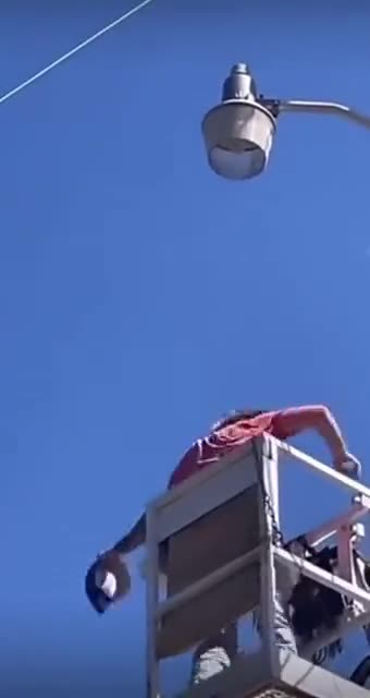 Wasps can Freak a Guy OUT! #freaksout #funny_clips #funnyshorts